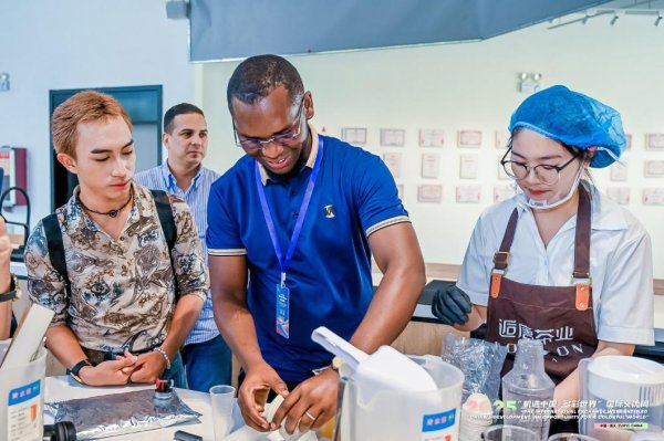 永信证券 30多国使节专家青年走进多彩贵州 感受中国机遇_大皖新闻 | 安徽网