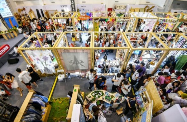 启运操盘 这届年轻人都在小红书扎堆赶“市集”